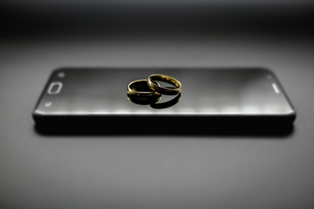 wedding rings on a smart phone